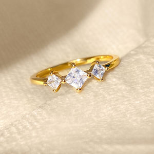 Anillo de Compromiso de Moda con Tres Piedras de Circonia Cúbica con Corte Princesa de 0.50 CT para Mujer, Plata de Ley 925, Regalo para Boda o Fiesta - Product Image 4