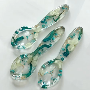 Cuchara de Resina Colorida para Regalo y Uso en la Mesa, Cuchara de Diseño Artesanal para Decoración del Hogar y Uso en la Cocina - Product Image 1