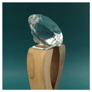Trofeo de Madera con Cristal en Forma de Diamante, Producto de Cristal Natural - Product Image 4
