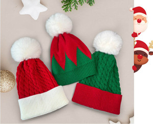 Chapeaux en tricot pour enfants avec pompons, thème Noël et elfes - Product Image 1