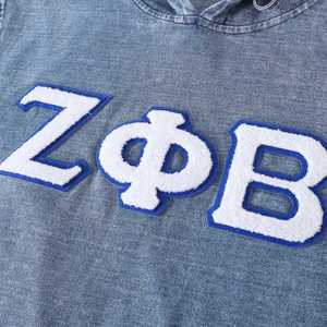 Sweat à capuche en denim Zeta Phi Beta 1920, délavage foncé, broderie chenille, vêtements de sororité grecque, unisexe, coton premium - Product Image 4