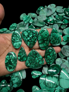 Malachite naturelle, cabochon de pierre précieuse en vrac, poli, certifié par un tiers, sans traitement, formes variées, pour la fabrication de pendentifs et bijoux - Product Image 2
