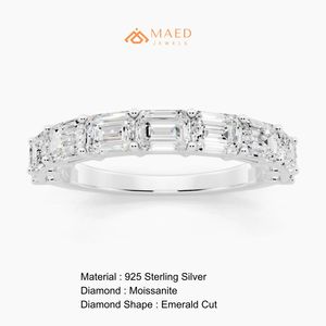 Bague de mariage empilable de luxe pour femme Maed Jewe LR 18 NYE en argent plaqué avec moissanite taille émeraude, idéale pour les fiançailles et les anniversaires - Product Image 6