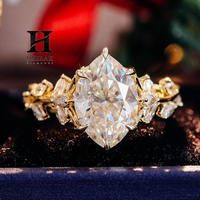 Bague de fiançailles en or jaune 14 carats inspirée de la nature avec diamant de laboratoire taille marquise et bande florale en feuilles de diamant taille marquise