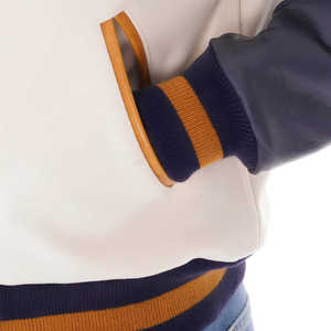 เสื้อแจ็คเก็ตวาร์ซิตี้ PU สำหรับผู้ชาย สีขาวกรมท่า แขนเสื้อสีส้ม แต่งโลโก้แบบแปะ สไตล์พรีปปี้ ทรงปกติ ใส่ได้ในฤดูใบไม้ร่วง แฟชั่นแจ็คเก็ต ผู้ผลิต OEM - Product Image 5