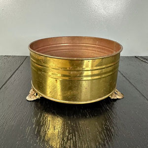 กระถางต้นไม้โลหะตกแต่งอย่างหรูหราสำหรับวางกลางห้องนั่งเล่น สร้างสรรค์การจัดวางต้นไม้ให้ดูมีระดับ - Product Image 1