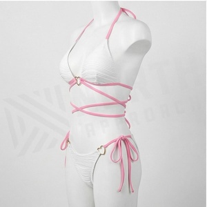 Ensemble de bikini blanc et rose à bretelles avec détail cœur, haut dos nu et bas à nouer sur les côtés, maillot de bain pour femme - Product Image 3