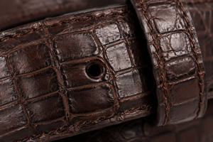 Cinturón Vintage de Cuero Vacuno con Patrón de Cocodrilo Marrón para Hombre DUMELA INTERNATIONAL con Hebilla Plateada, Duradero y Ligero - Product Image 2
