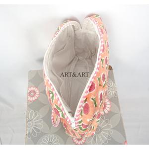 Bolsa de Cosméticos Acolchada Hecha a Mano 100% Algodón Puro, Estampado Floral Rosa, Bolsa de Maquillaje de Viaje - Product Image 2