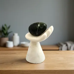 Sculpture ovale en pierre faite à la main, minimaliste, objet de collection, décoration d'intérieur, base blanche polie avec dessus en pierre noire - Product Image 4
