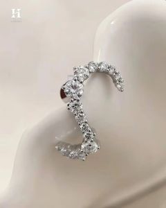 Pendientes de Oro de 14K con Diseño de Ondas y Diamantes, Fabricante de Joyería Fina de Lujo - Product Image 3