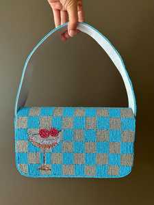 Pochette de soirée artisanale à motif damier, ornée de perles cerises faites à la main. Sac à main tendance - Product Image 4