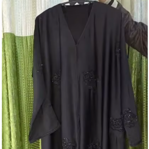 Elegante y Modesta Ropa Tradicional Musulmana para Mujer, Abaya de Primera Calidad Estilo Dubái - Incluye Accesorios - Product Image 1