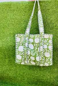 Bolso Tote con Estampado Floral Verde y Correas de Hombro a Juego para Compras Diarias y Salidas Informales, con Detalles Decorativos - Product Image 3