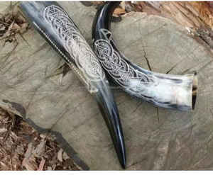 Corne à boire, corne naturelle médiévale artisanale avec support en bois BY WONDER OVERSEAS - Product Image 3