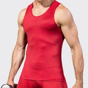 Camiseta sin mangas deportiva de poliéster transpirable con cuello redondo y color rojo sólido para hombre - Product Image 1
