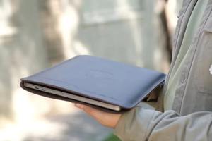 Funda Protectora de Cuero Genuino de Vaca, Estilo Vintage, Resistente, para Uso Diario, Ligera, para Tablets y Laptops LS-0281 - Product Image 5