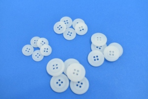 Best Selling Green PE <b>Button</b> with Mixed Color 4-Hole Resin Plastic <b>Buttons</b> with Various Sizes 13mm to 20mm Made in Vietnam - Product Image 2