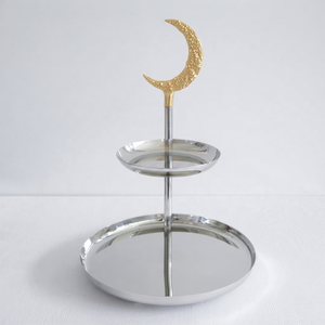Support à gâteau moderne à deux niveaux en métal avec une poignée en forme de croissant de lune doré texturé pour une présentation festive et un service luxueux - Product Image 1