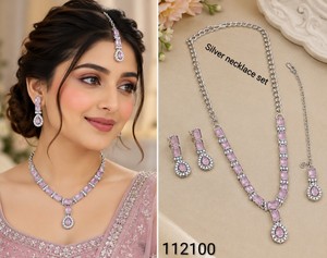 Conjunto de collar con diamantes americanos con corte esmeralda y aretes a juego, y mang tika, chapado en rodio, conjunto de joyería de moda. - Product Image 1