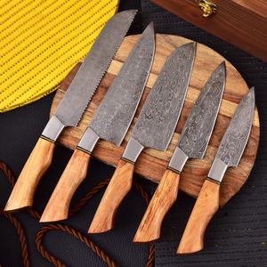 Juego de Cuchillos de Chef de Acero de Damasco Hechos a Mano con Mangos de Madera de Olivo, Colección de Cinco Piezas de Cuchillos de Cocina de Lujo para Profesionales - Product Image 5
