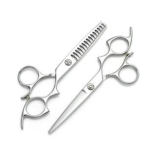 กรรไกรตัดผมมืออาชีพสำหรับช่างตัดผม  ใบมีดตรงคม  ขนาด 5.5/6 นิ้ว  ทำจากเหล็กกล้าไร้สนิม 4Cr13  ขัดเงาอย่างดี  สำหรับคนถนัดขวา  ฟันเลื่อยเบอร์ 32 - Product Image 3