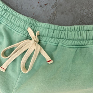 Shorts en toile personnalisés pour hommes, respirants, taille mi-haute élastique, logo vieilli, délavés à l'acide, entrejambe de 5 pouces, style décontracté urbain, très tendance - Product Image 5