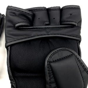 Guantes Profesionales de MMA para Entrenamiento de Combate - Cuero Sintético Antideslizante, Absorbente de Humedad y Duraderos - Product Image 5