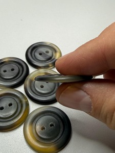 Boutons ronds faits à la main en corne de buffle, écologiques, à dos plat, pour chemises, costumes et blazers - Product Image 3