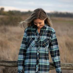 Camisa de Franela para Mujer, Estilo Casual, con Botones al Frente, Color Sólido, 100% Algodón, para Primavera, Otoño y Verano, Venta al Por Mayor - Product Image 3