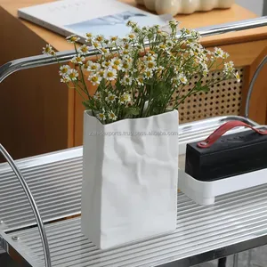 Vase à fleurs de table en fer transparent de style côtier, design moderne, pour aménagement intérieur d'appartement de luxe, portable, vente en gros Zahid Exports - Product Image 4