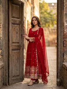 Robe Anarkali brodée rouge pour femme, longueur ras du sol, style traditionnel indien pakistanais, avec dupatta, coupe ample - Product Image 3