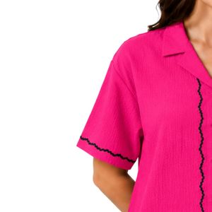 Blusa de algodón rosa intenso bordada para mujer, de manga corta, con botones, informal, de verano, con cuello y ribete negro, tops de moda OEM - Product Image 3
