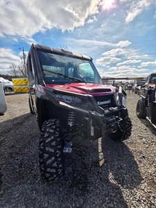 Vehículo Utilitario Kawasaki Rojo 4x4 Todoterreno con Techo y Cabrestante Nuevo - Product Image 1