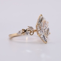 Bague de fiançailles et de mariage pour femme en or jaune avec diamant de laboratoire taille marquise, motif floral élégant en feuille, tige en forme de panier de lotus dissimulé