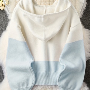 Cárdigan de punto bicolor con capucha para mujer, suéter corto con botones para otoño, top con capucha para dama, ropa al por mayor, OEM personalizado - Product Image 2
