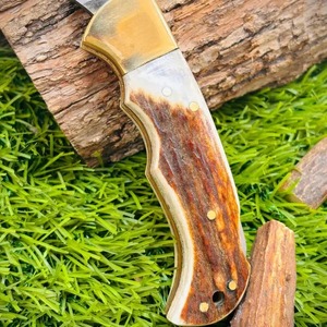 Couteau pliant utilitaire à lame droite de type Drop Point, fait main, en acier Damas, avec manche en corne et étui en cuir - Product Image 2