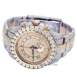 Montre élégante pour homme avec un look diamant, mouvement à quartz, design étanche et bracelet en acier inoxydable durable, idéale pour un cadeau - Product Image 3