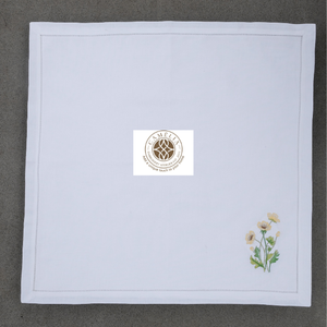 ผ้าลินินธรรมชาติปักลายดอกฟอร์เก็ตมีน็อต นุ่มแต่ทนทาน สร้างสัมผัสอ่อนโยนและอบอุ่นให้กับโต๊ะ - Product Image 2