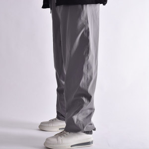 Diseño de bolsillo suelto informal para hombre, pierna ancha, marca de moda americana, decoración de remaches rectos medios, pantalón de Color sólido - Product Image 1