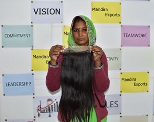 Extensions de cheveux humains Remy vierges à cuticules alignées, de donneur unique, indiennes brutes, couleur naturelle, avec closure double trame 5*5, fabriquées à la machine - Product Image 5