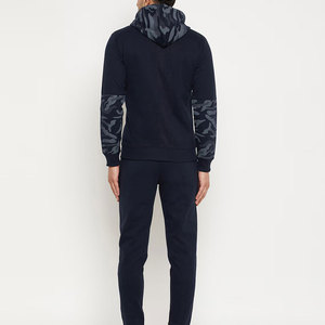 Ensemble de survêtement décontracté pour homme avec tissu doux et pantalon fuselé, idéal pour le sport ou les sorties décontractées - Product Image 4