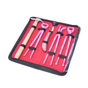 Kit de Herramientas Rosadas para Herrador al por Mayor con Cortaúñas de Herrador, Pinza de Aligátor, Cuchilla para Pezuñas, Martillo para Clavos y Herramienta para Quitar Zapatas - Product Image 1