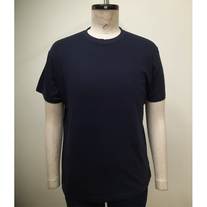 Camiseta elegante para hombre de color liso – Tela suave al tacto, color duradero, perfecta para usar en capas, ropa informal de oficina y comodidad a la moda - Product Image 4