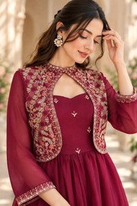 Vestido de Fiesta Largo para Mujer con Tela Texturizada Premium y Chaqueta de Diseñador Bordada, Vestido de Fiesta con Corte Acampanado y Transparencias - Product Image 2