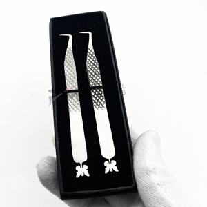 Pince à cils RMI Batter Fly Bottom Design, pointe à 90 degrés, prise diamantée et emballage en boîte noire - Product Image 2