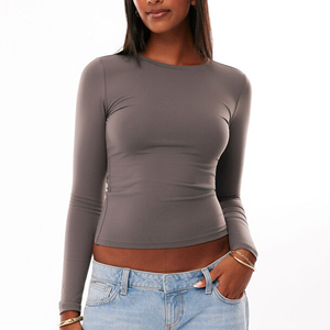 เสื้อครอปท็อปผู้หญิงสไตล์ลำลองพื้นฐาน แขนสั้น คอกลม ทรงเข้ารูป - Product Image 1