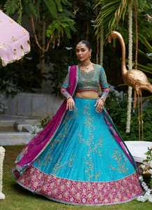 Lehenga Choli Clásico Hecho a Mano con Cintura Imperio, Largo hasta el Suelo, 100% Satén de Seda, con Espalda de Ilusión de Perlas de Cristal y Detalle de Botones - Product Image 3