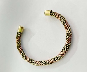 Bracelet chaîne torsadée tendance en stock, vente en gros, bijoux de luxe hautement polis, unisexe, laiton, agate, bracelet cubain à deux tons - Product Image 5