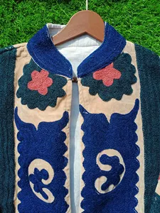 Chaqueta Floral de Terciopelo Beige Estilo Bohemio, Bordado Suzani Tradicional Hecho a Mano, Ropa de Otoño para Mujer, Prenda Exterior de Manga Larga - Product Image 4